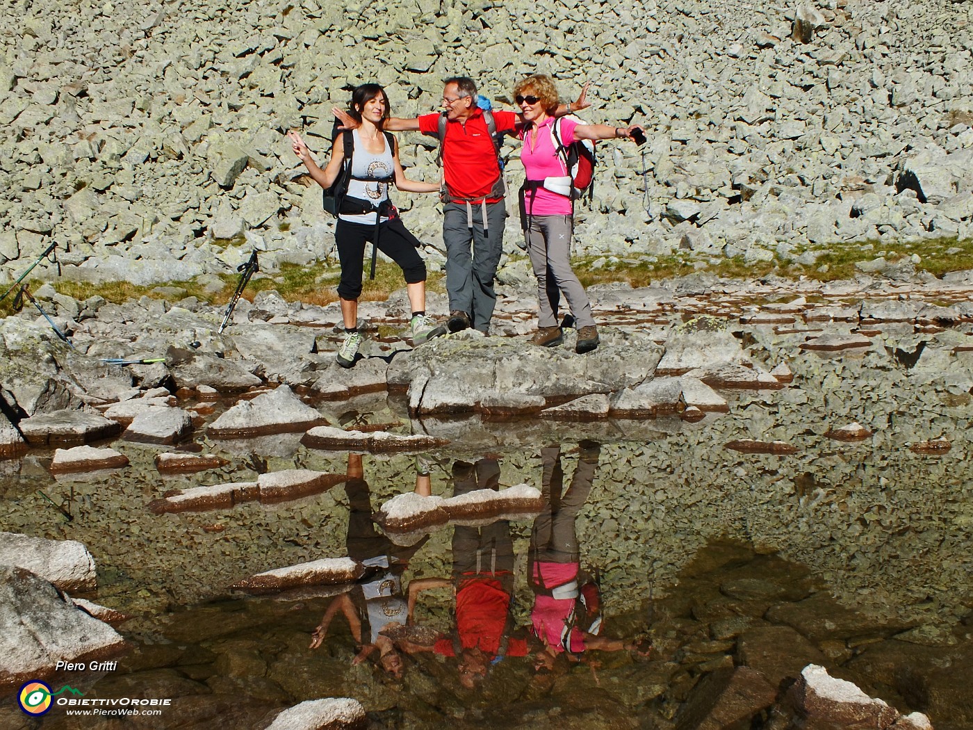 19 Al Laghetto di Cadelle (2057 m) dal fondo colorato di rosa.JPG